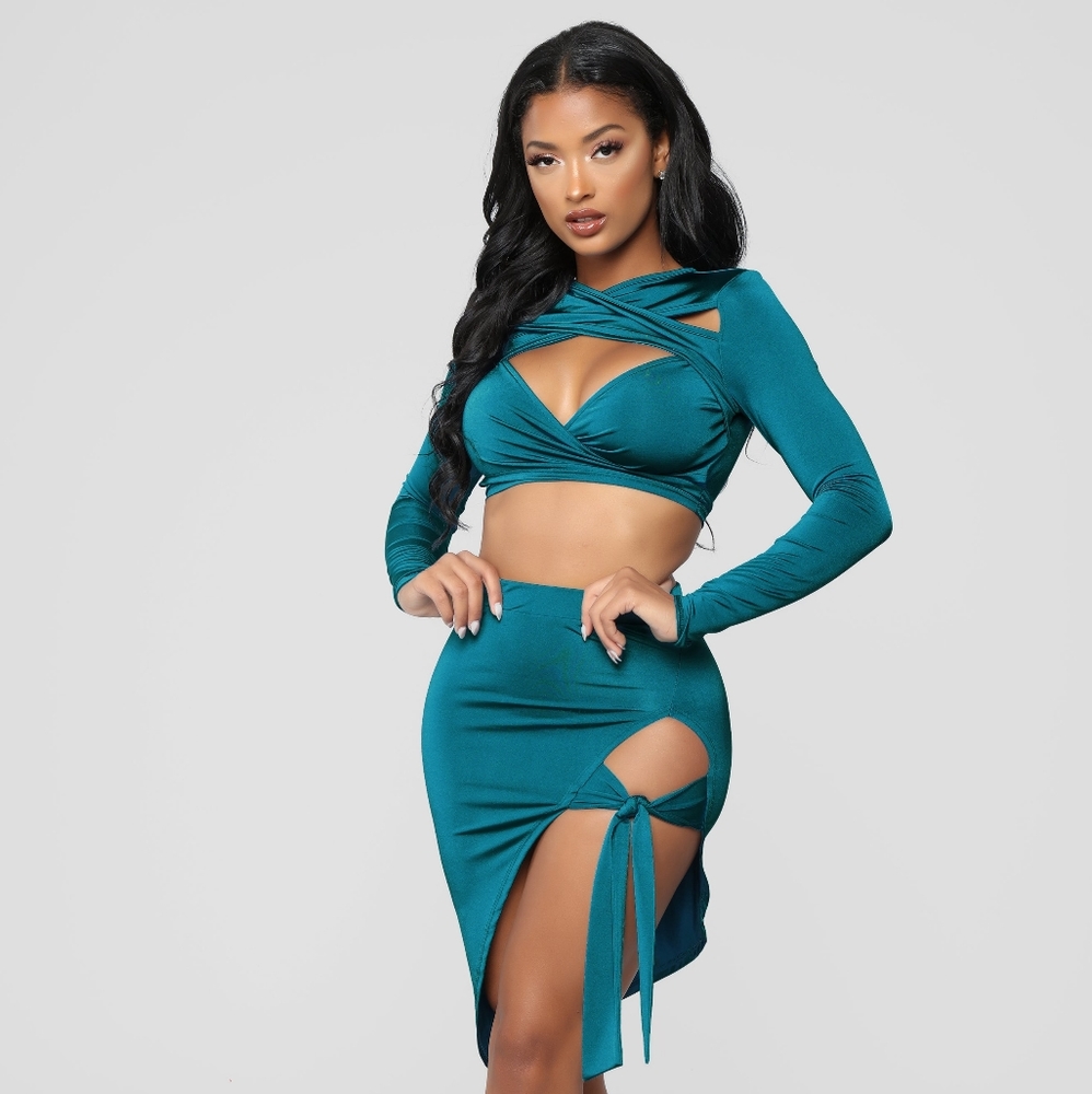 NWT Teal Fashion Nova Two Piece Skirt Set with Criss Cross Detail Size Meduim